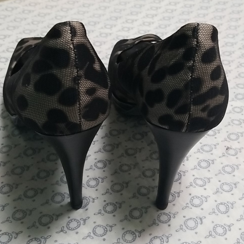 Moda International Animal Print Peep Toe Heels - Picture 4 of 8
